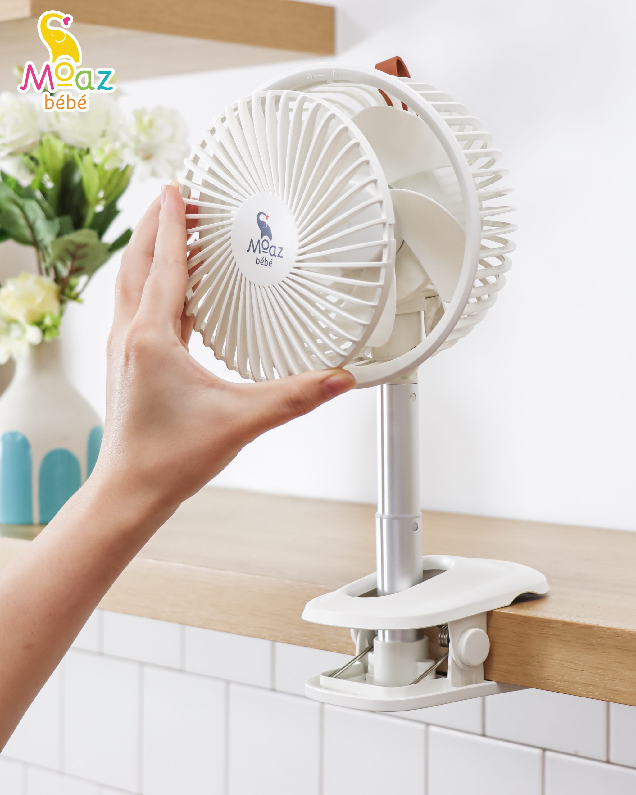 Quạt kẹp tích điện Moazbebe MB063 giải pháp tối ưu cho mùa hè này