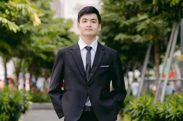 Thủ khoa chuyên lớp 10 TP.HCM luôn ngủ vào 9 giờ tối, có 'bảng vàng' môn toán